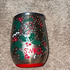 SWIG Holiday Tumbler with Holly Design